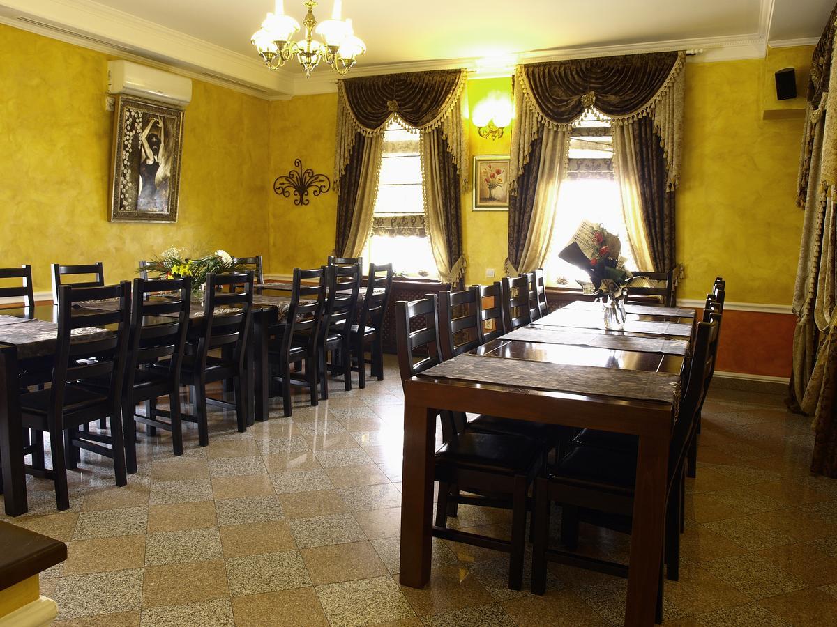 Pensiunea Byblos Piatra Neamt Bagian luar foto